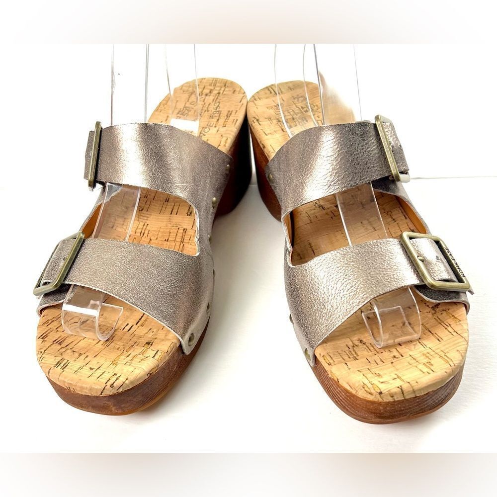 Kork-Ease Saffron Slides in a Soft Gold Metallic - Picture 9 of 14
